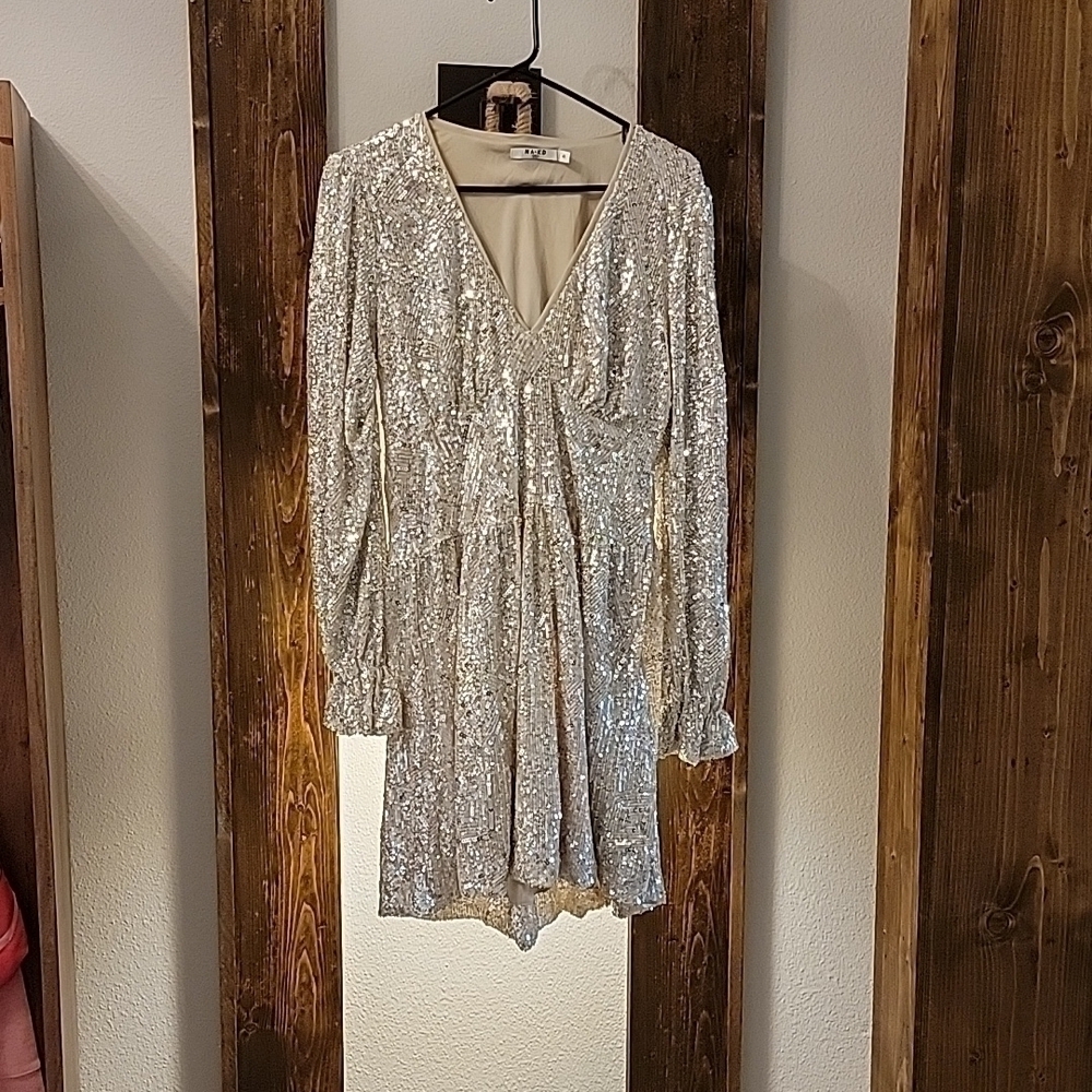 NA-KD V NECK LS MINI DRESS
